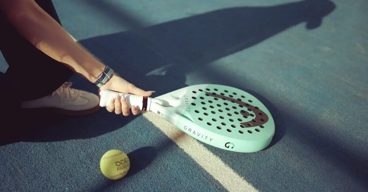 Les accessoires indispensables pour jouer au padel
