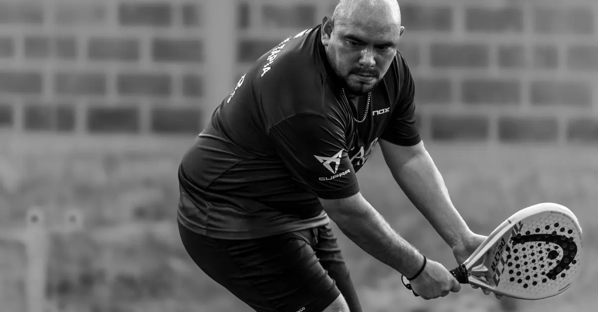 Comment évoluer rapidement au padel : conseils et stratégies