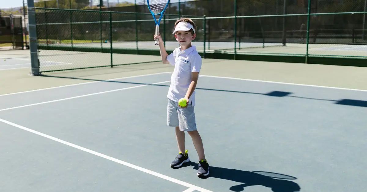 Le padel pour les enfants : Comment les initier à ce sport