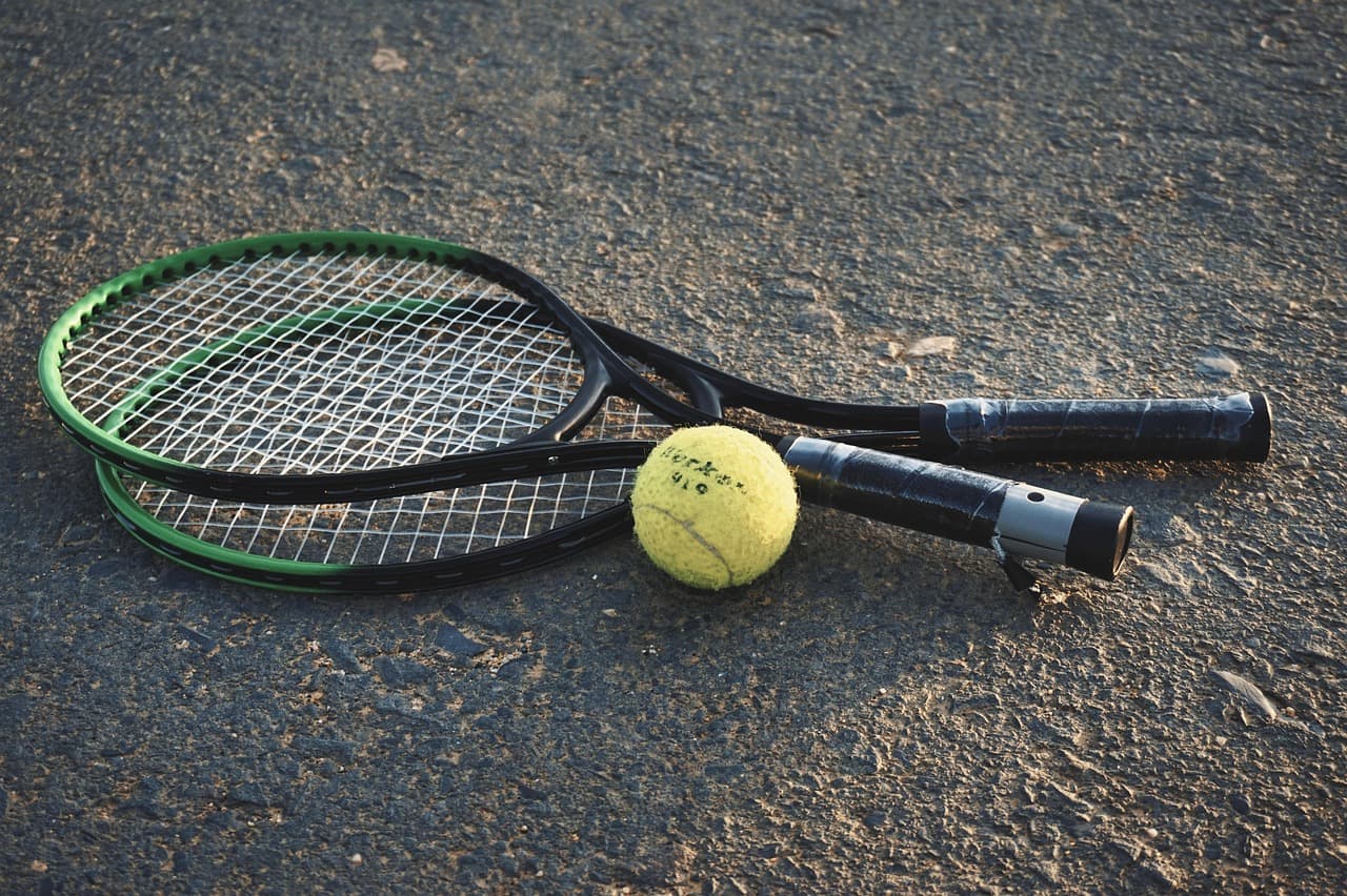 Comment choisir la bonne raquette de padel pour votre jeu